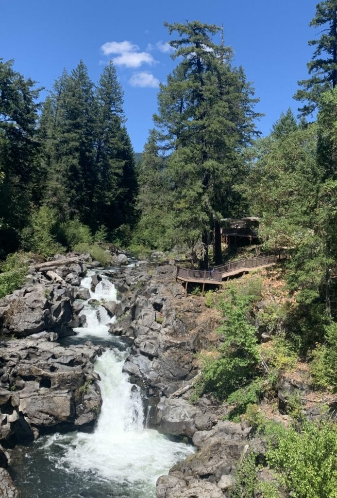 Great pins and huge boulders with powerful water cascading down the boulders.