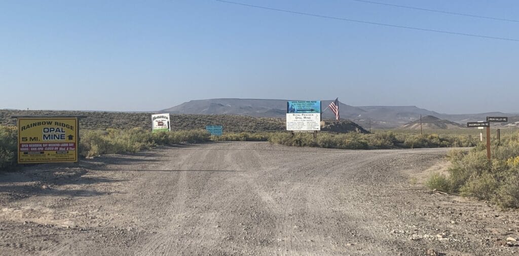 Road on the other side of the campground leading to various Opal mines in the area.