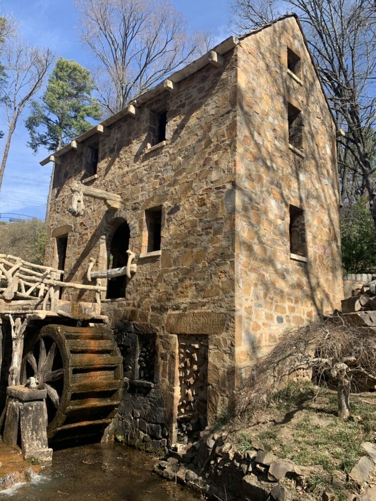 Old Mill from the movie "Gone with the Wind" is located in the charming yet metropolitic Little Rock, Arkansas.