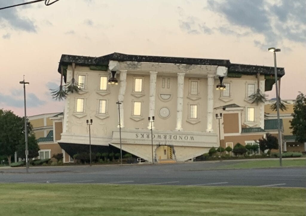 One of the first buildings that gave away how touristy this town is. An live size building that's upside down!!!! We had to have a few look and some research about this Wonderworks.